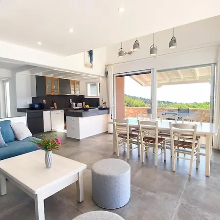 Anatoli - Luxury Seafront With Private Villa