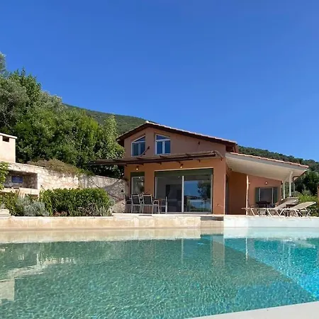 Villa Anatoli - Luxury Seafront With Private
